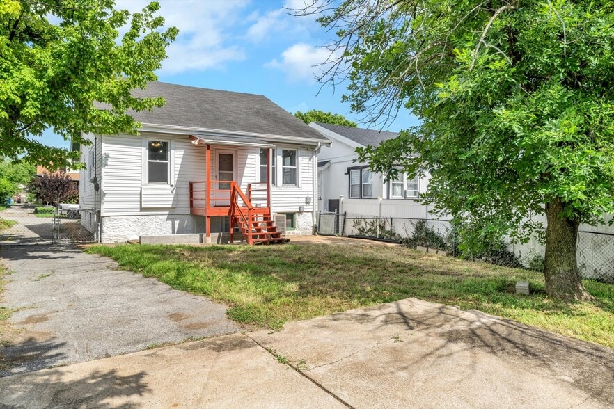 Building Photo - 1223 Gruner pl