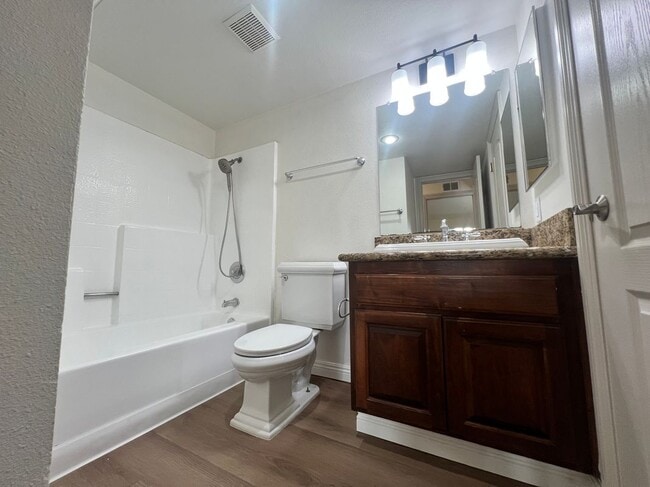 Building Photo - 3535 Banbury Dr