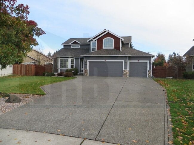Building Photo - Gorgeous 4 bedroom House in a highly desir...