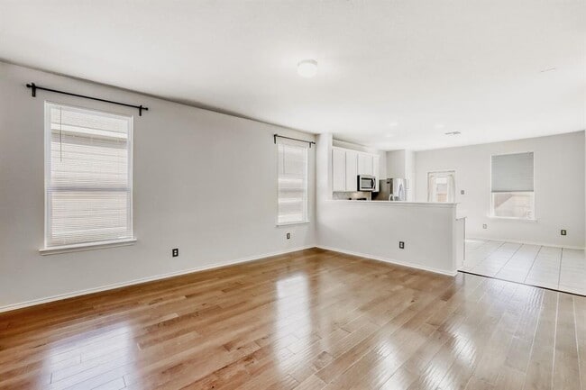 Building Photo - 183 Eves Necklace Dr.