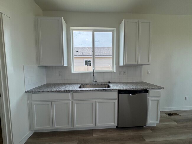 Building Photo - Bullhead