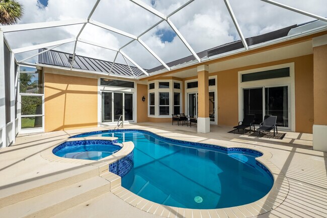 Building Photo - 15622 Cypress Park Dr