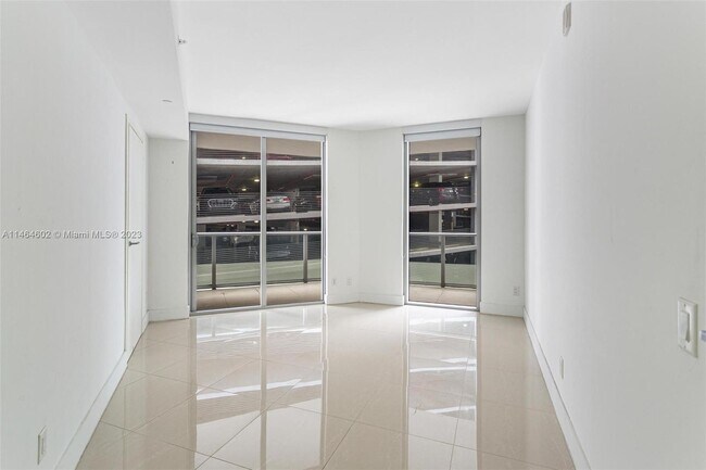 Building Photo - 1300 Brickell Bay Dr