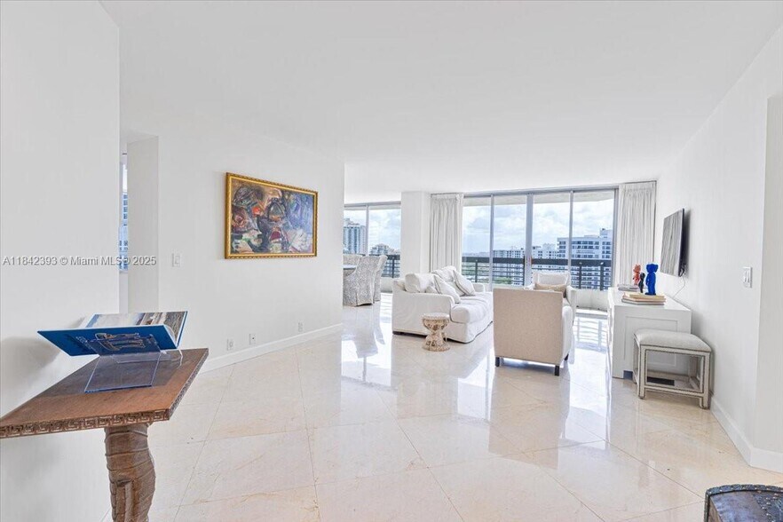 Building Photo - 3500 Mystic Pointe Dr