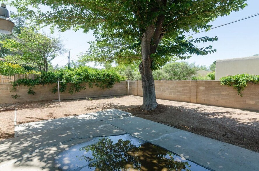 Building Photo - 3600 Calle del Sol NE