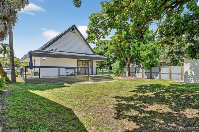 Building Photo - 3532 Coconut Rd