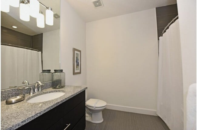 Building Photo - Modern Townhome in quiet neighborhood: 3BR, Pool & Near Disney