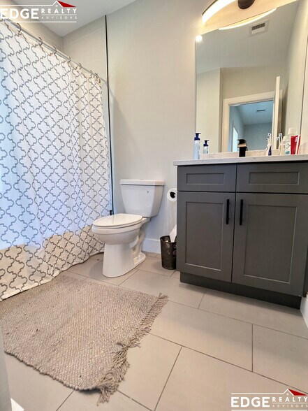 Building Photo - 240 Palfrey St