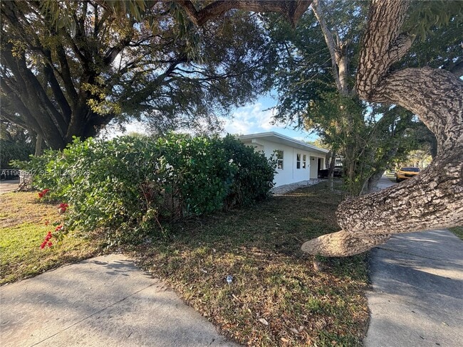 Building Photo - 301 NW 12th Ave