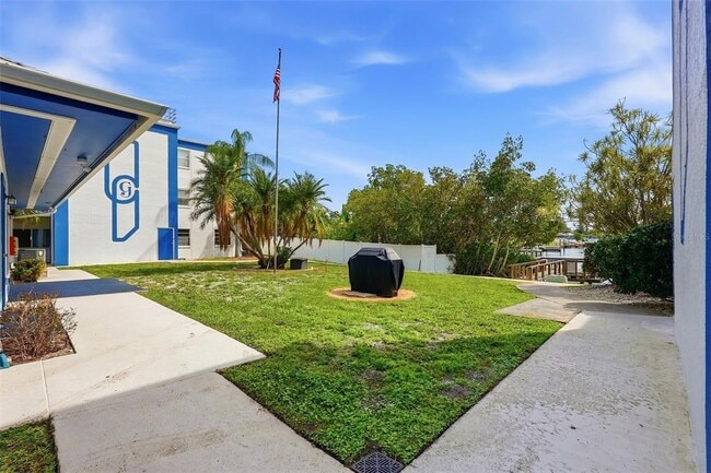 Building Photo - 350 79th Ave N