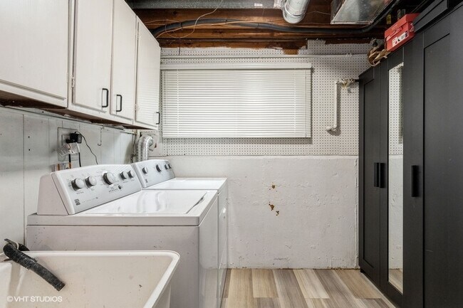 Building Photo - 919 S Hawthorne Ave