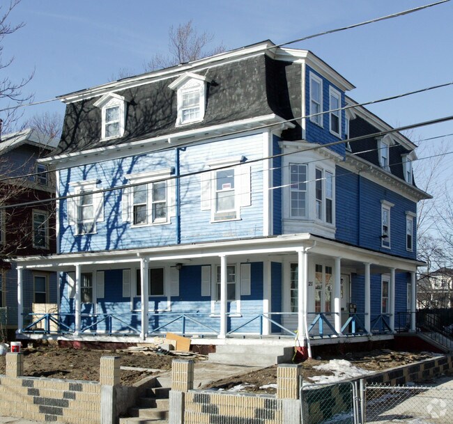 Building Photo - 21 Sackett St