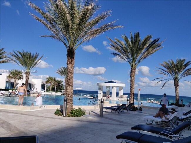 Building Photo - 3101 S Ocean Dr