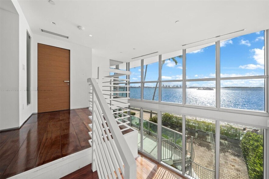 Building Photo - 1331 Brickell Bay Dr