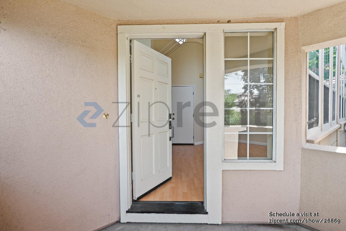 Building Photo - Unit