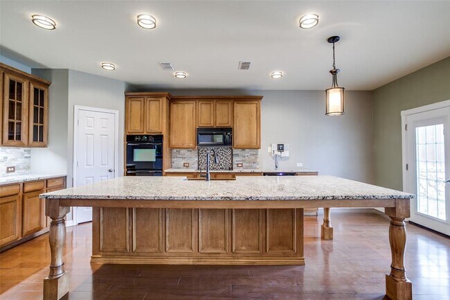 Building Photo - 2609 Oakland Way