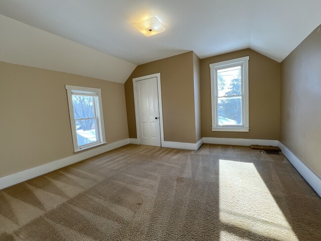 Building Photo - 1950 Bennett St