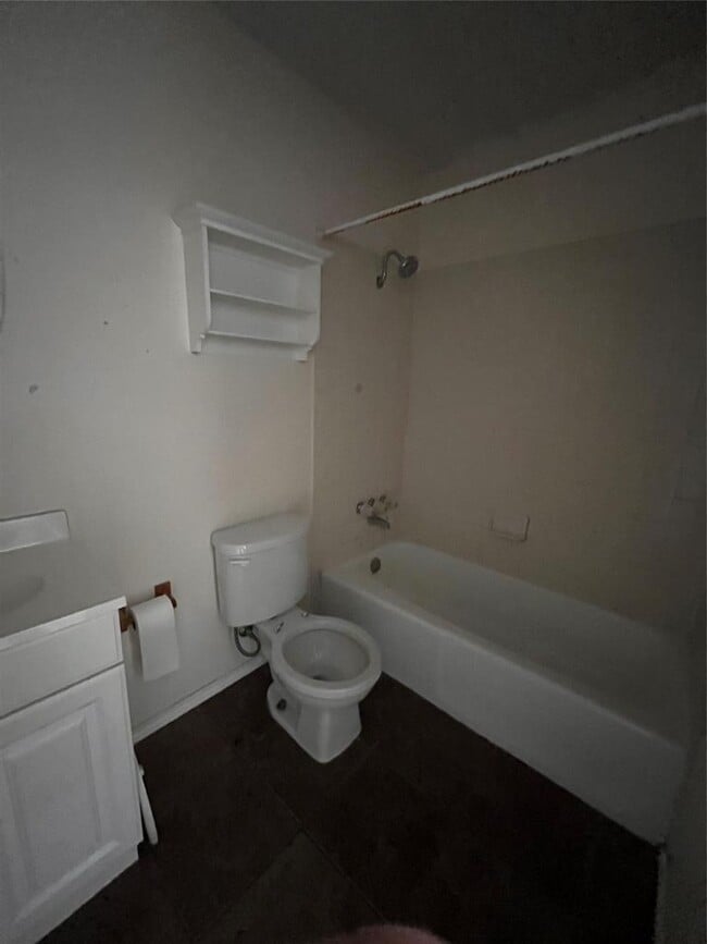 Building Photo - 433 Sailmaster St