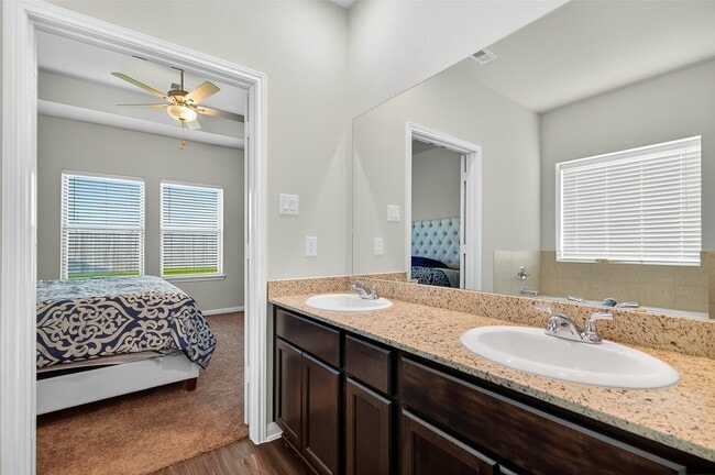 Building Photo - 8102 Coral Dr