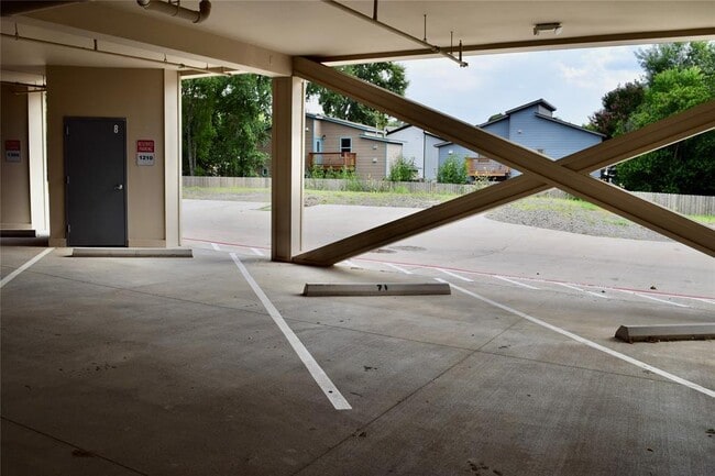 Building Photo - 1811 Webberville Rd