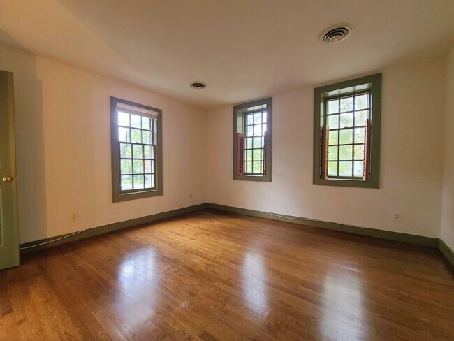 Building Photo - 3 BR, 2.5 BA in Crown Grant