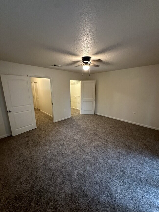 Building Photo - "Charming 2-Bedroom Townhouse in Ft Walton Beach!"