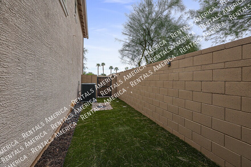 Building Photo - 2810 N 73rd Dr