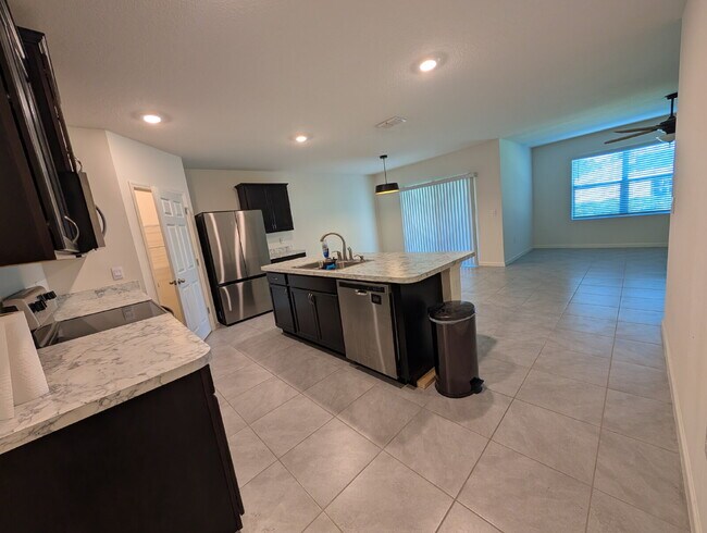 Building Photo - Modern 4-Bedroom Home with Large Backyard in Quiet SW Palm Bay