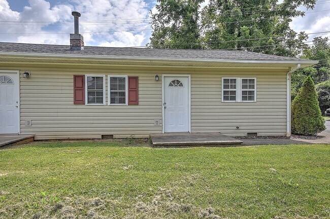 Building Photo - 1801 Indian Ridge Rd