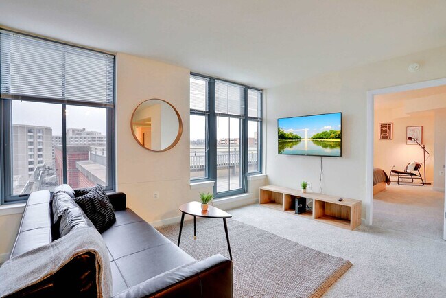 Building Photo - 550 14th St S