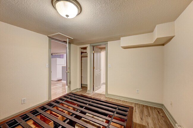 Building Photo - $950.00 - 1 bed, 1 bath charming Condo in the Heart of Denver!