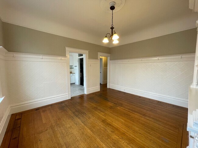 Building Photo - 1934 MAS