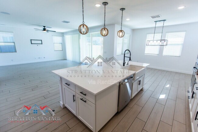 Building Photo - 15075 W McKinley St