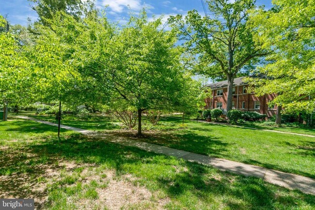 Building Photo - 206 N Trenton St