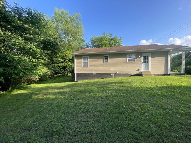 Building Photo - 321 Rossview Rd