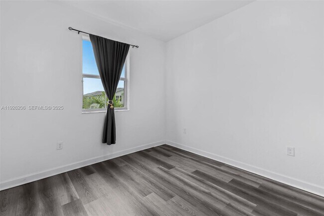 Building Photo - 2652 SE 13th St