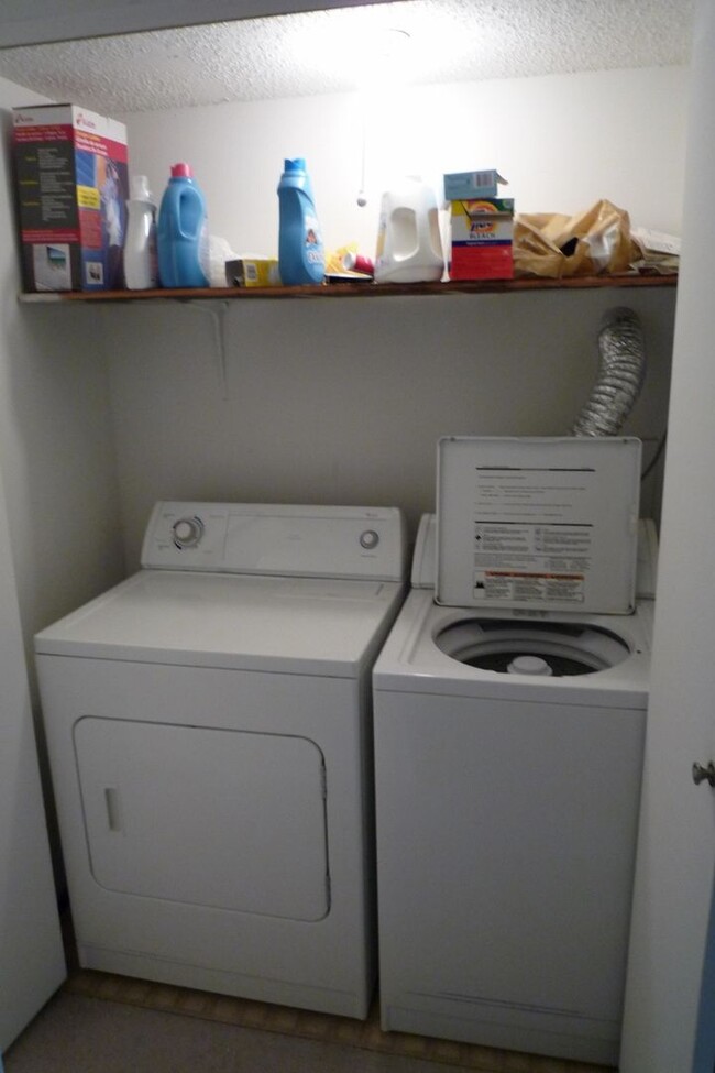 Building Photo - Remodeled condo available for July!
