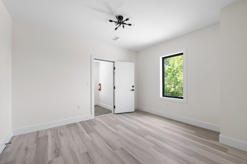 Building Photo - 1295 Holmden Ave