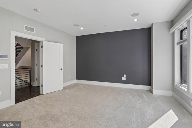 Building Photo - 5342 Merriam St