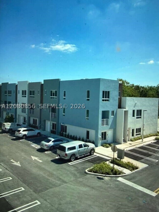 Building Photo - 2555 NE 193rd St