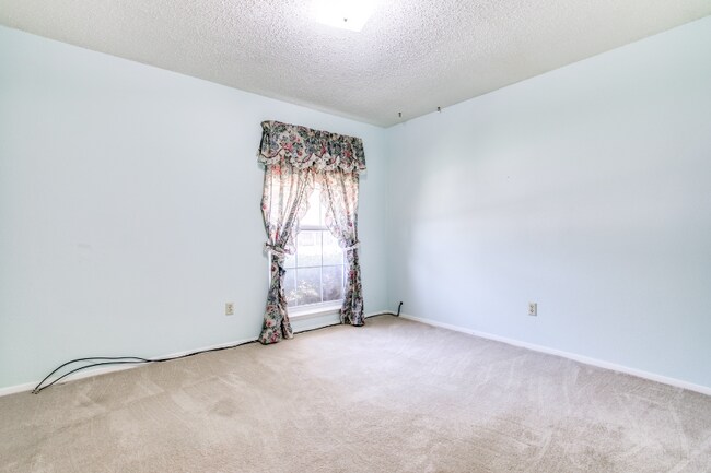 Building Photo - 1312 E Spring Valley Rd