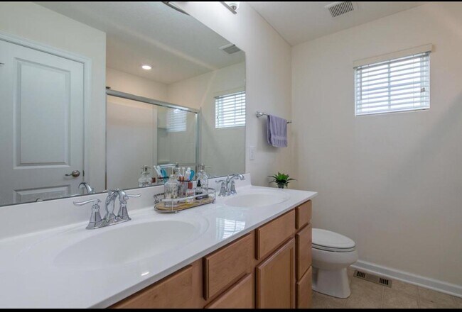 Building Photo - 6143 Brandon Dr