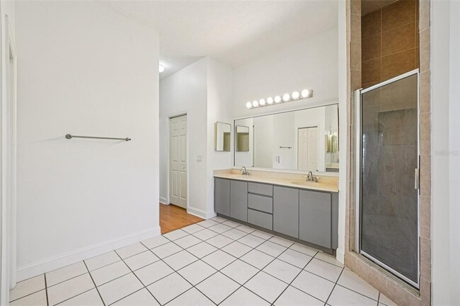 Building Photo - 918 Academy Dr