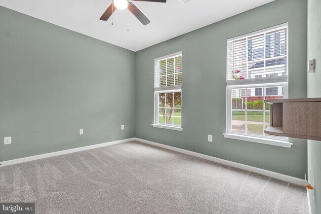 Building Photo - 59 Steeplechase Dr