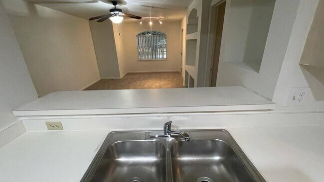 Building Photo - 7240 Westpointe Blvd