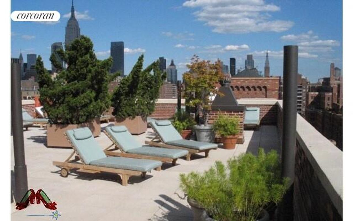 Building Photo - 470 W 24 St