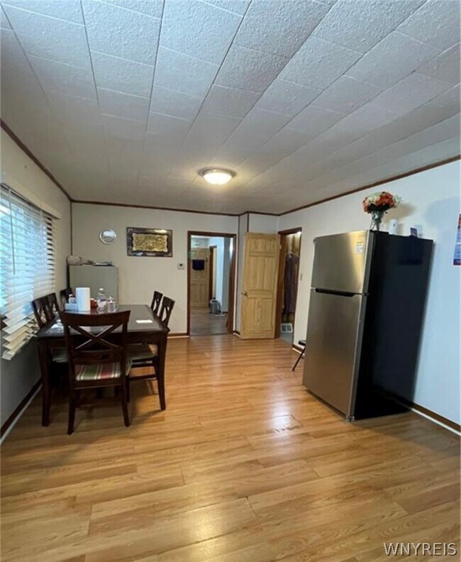 Building Photo - 226 Longnecker St