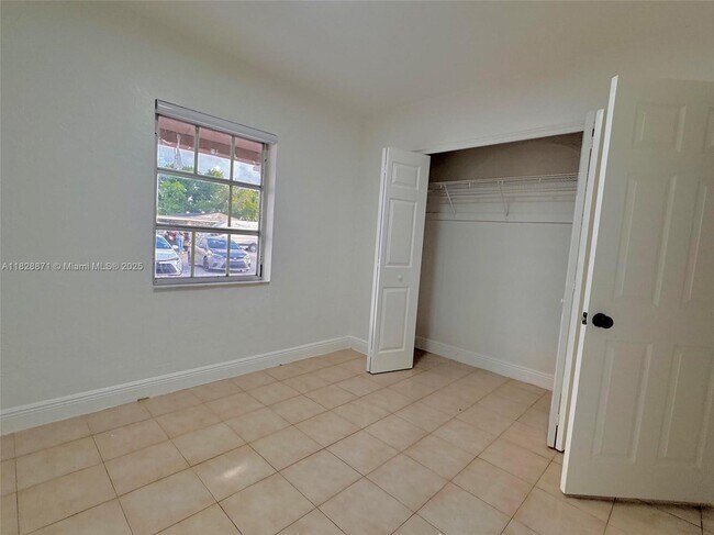 Building Photo - 541 E 38th St