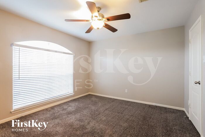 Building Photo - 15118 Sierra Ridge Dr
