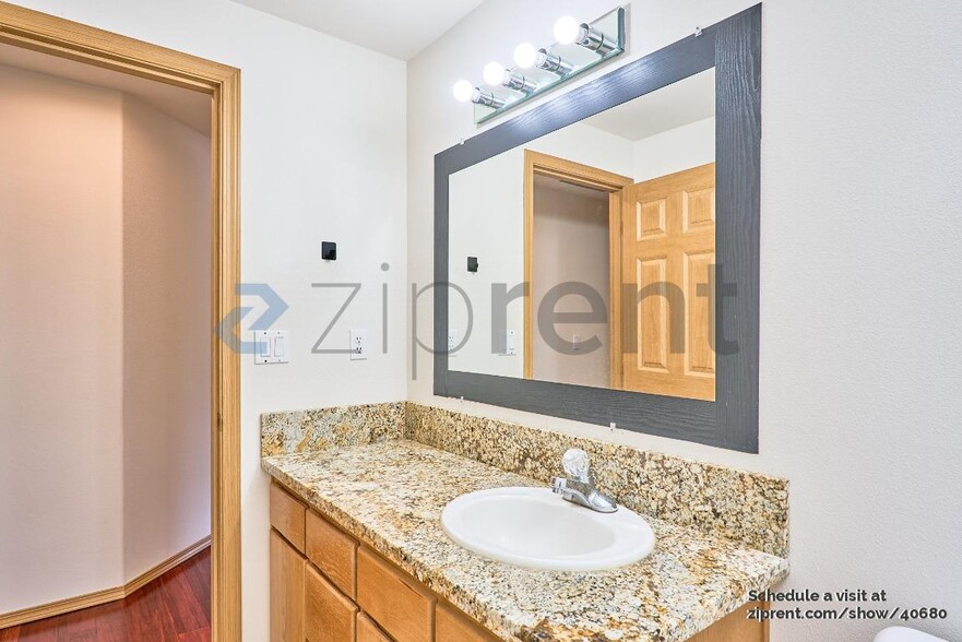 Building Photo - 13634 Barclay Hills Dr
